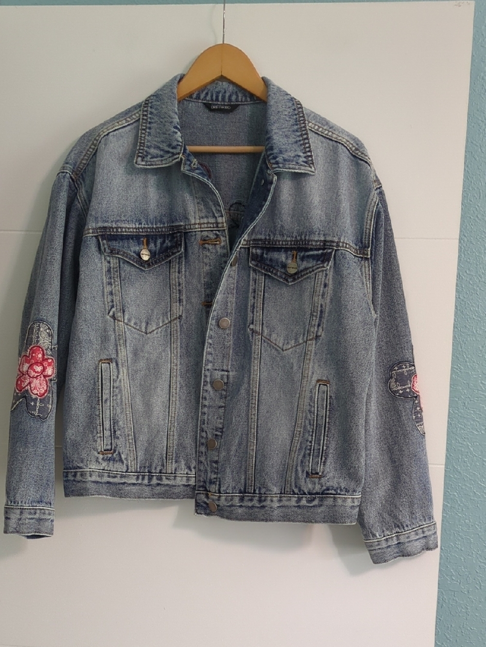 DRIFTWOOD Light Blue Denim Jeans with Gold Stitching Patches Boho Flowers Sz XL